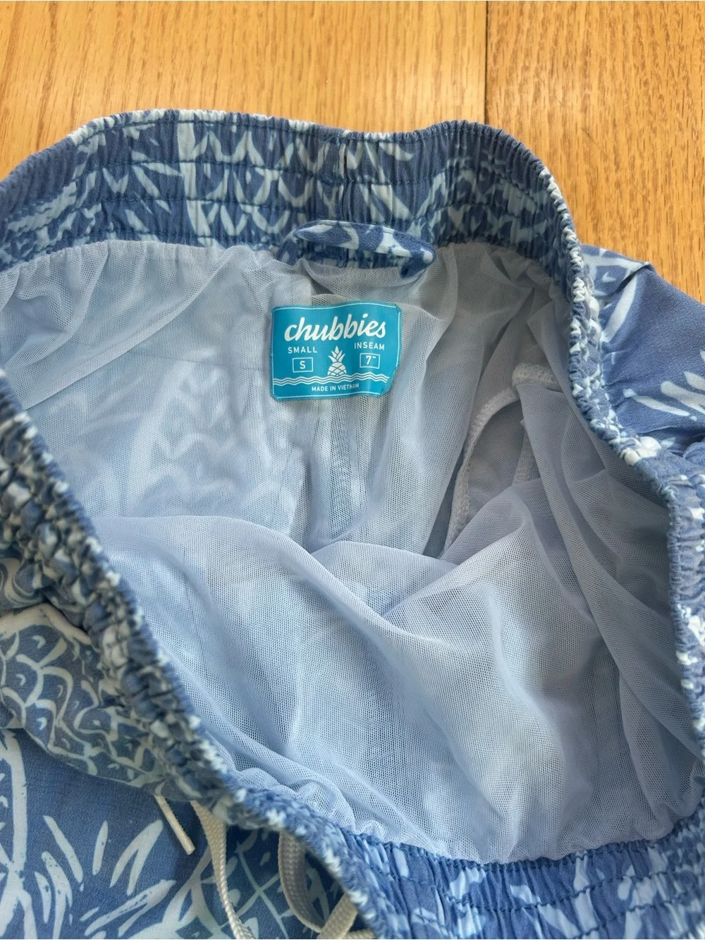 Chubbies The Thigh-Napples Swim Trunks Mens Small S 7” Pineapple Blue Shorts - Picture 5 of 10